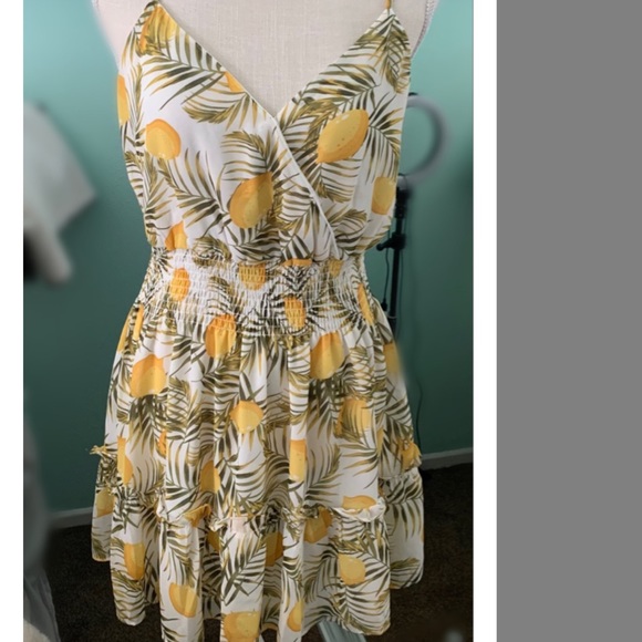 Dresses & Skirts - Lemon dress 🍋